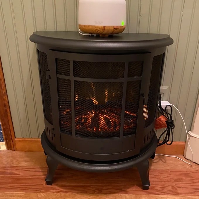 A half-moon shaped fireplace in black