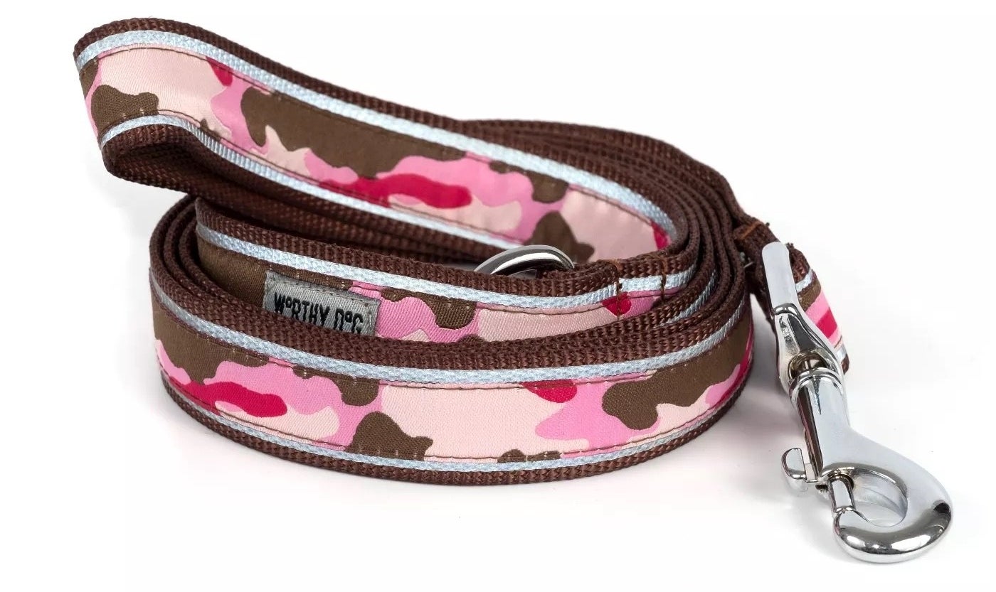 The camouflage dog leash in pink