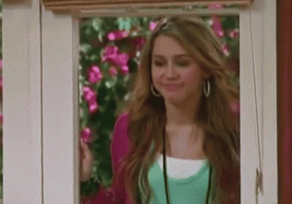Miley kissing her childhood home goodbye on Hannah Montana