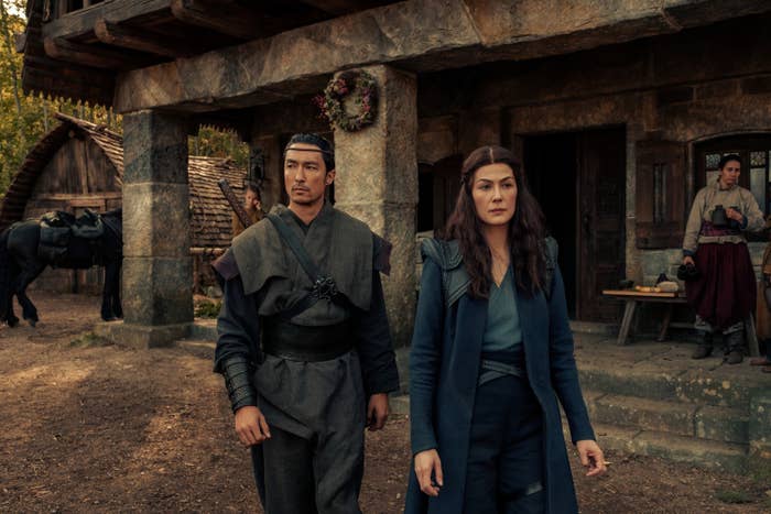 Daniel Henney, Rosamund Pike in The Wheel of Time