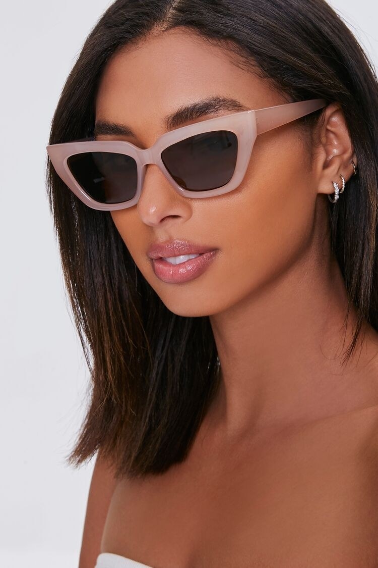 model wearing the sunglasses in light pink