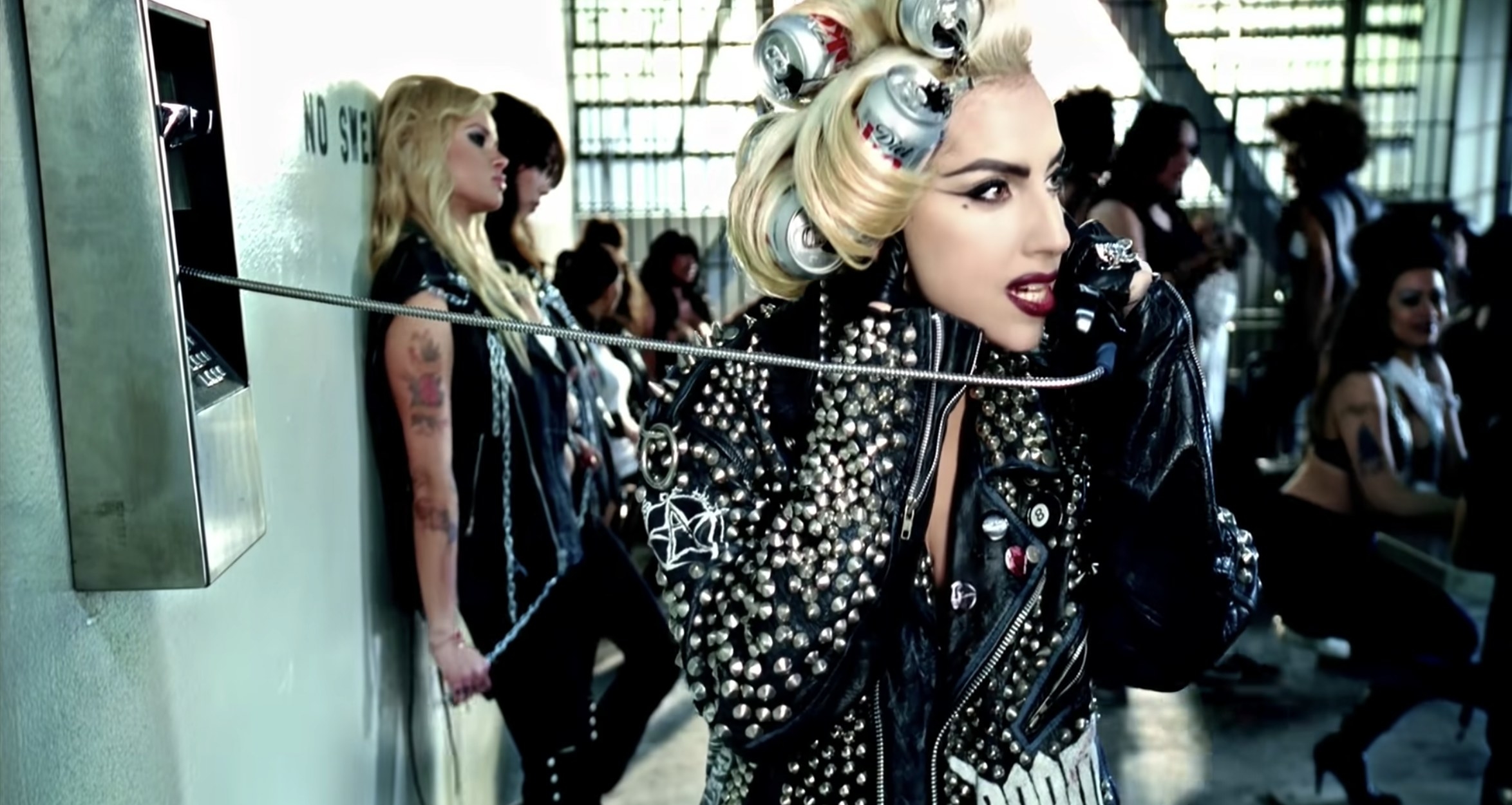 在“Lady Gaga Telephone"音乐视频