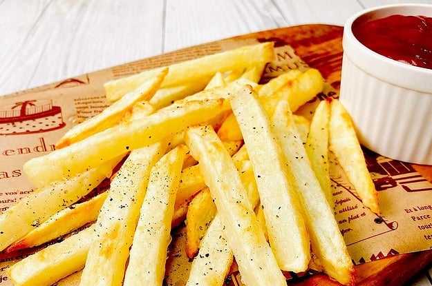 カリカリに焼いたフライドポテトのレシピ