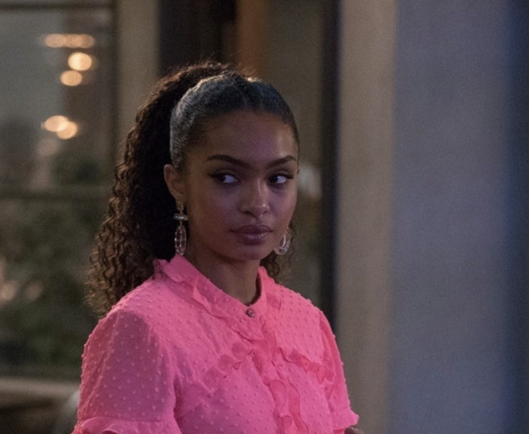Yara Shahidi with a volume ponytail as Zoey Johnson in &quot;Grown-Ish&quot;