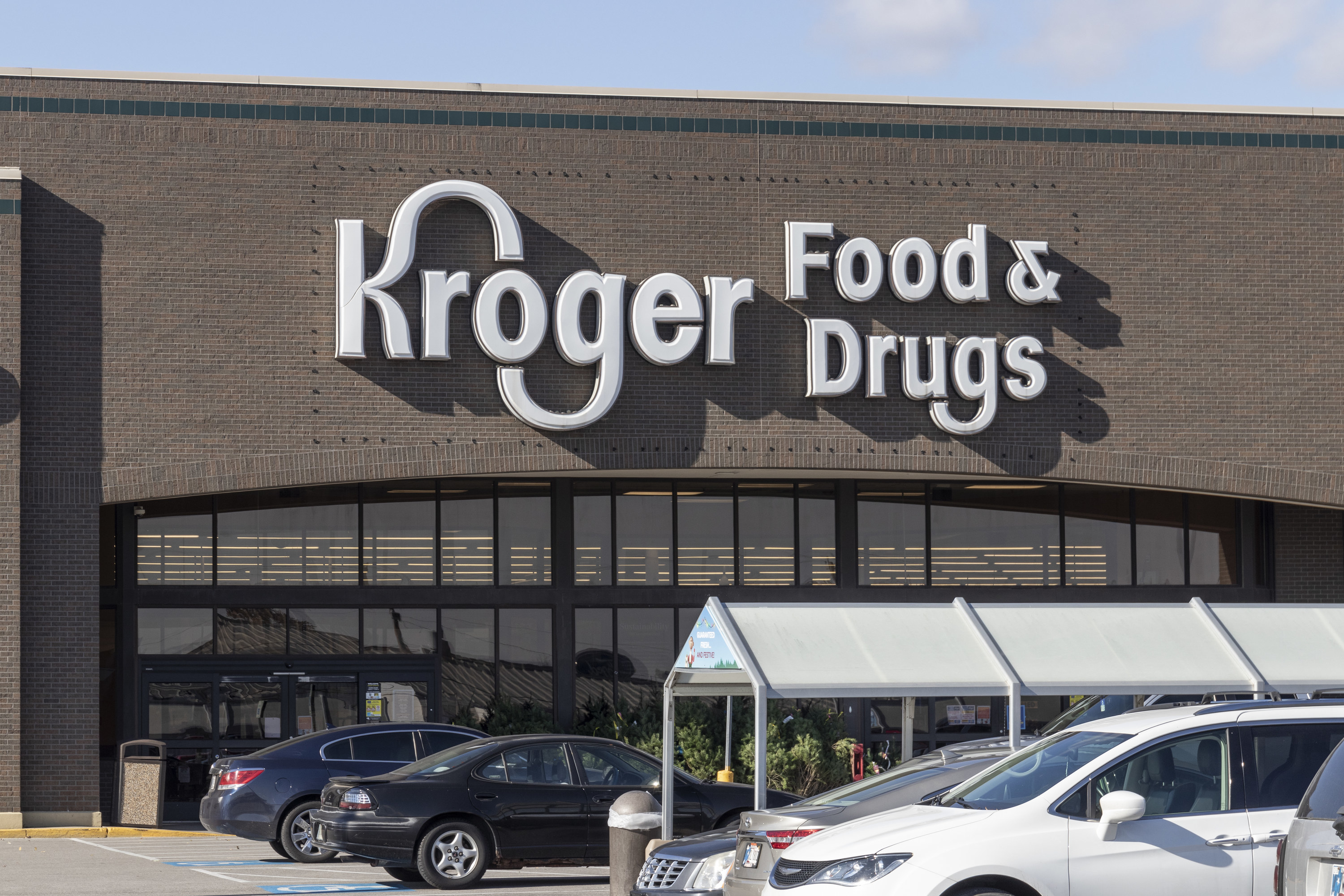 Does Kroger Accept Apple Pay In 2022? (Do This Instead...)