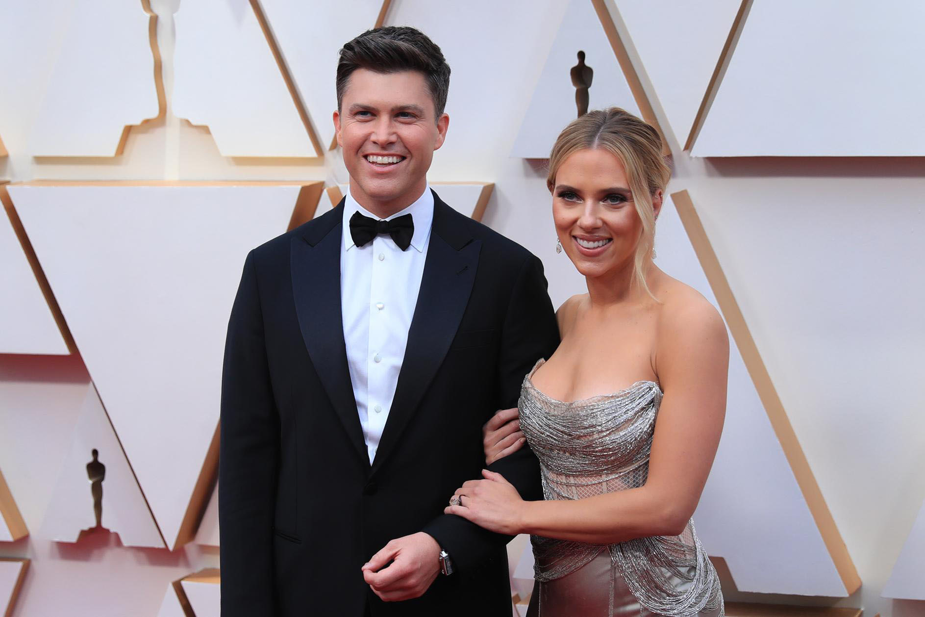 Scarlett Johansson  and Colin Jost pose on the 92nd Academy Awards red carpet on February 9, 2020