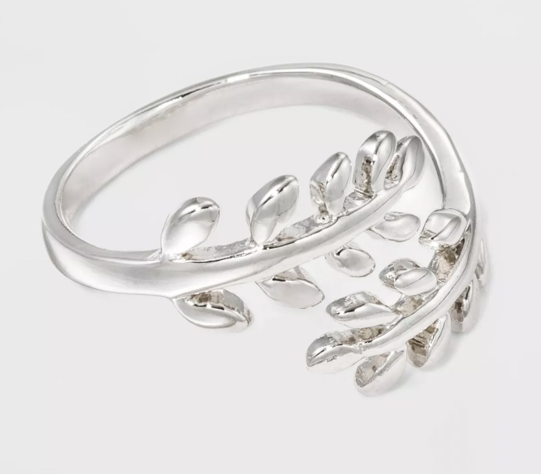 a silver wrap around ring with a leaf design