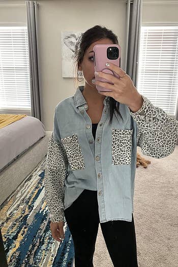 reviewer in chambray oversized shirt with leopard pockets and sleeves, half tucked into leggings