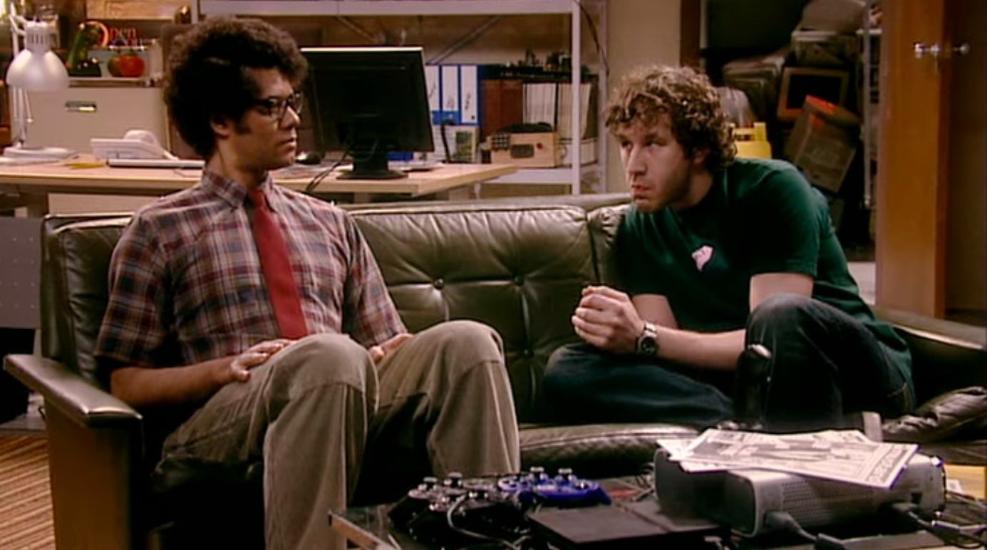 Roy sitting on a couch talking to Moss in their office in &quot;The IT Crowd&quot;