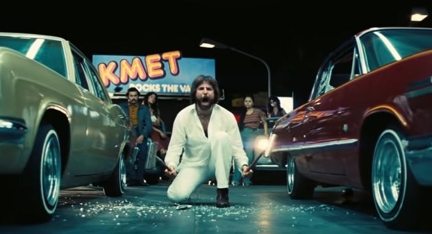 John Peters screaming after smashing two cars in a crowded lot in "Licorice Pizza"