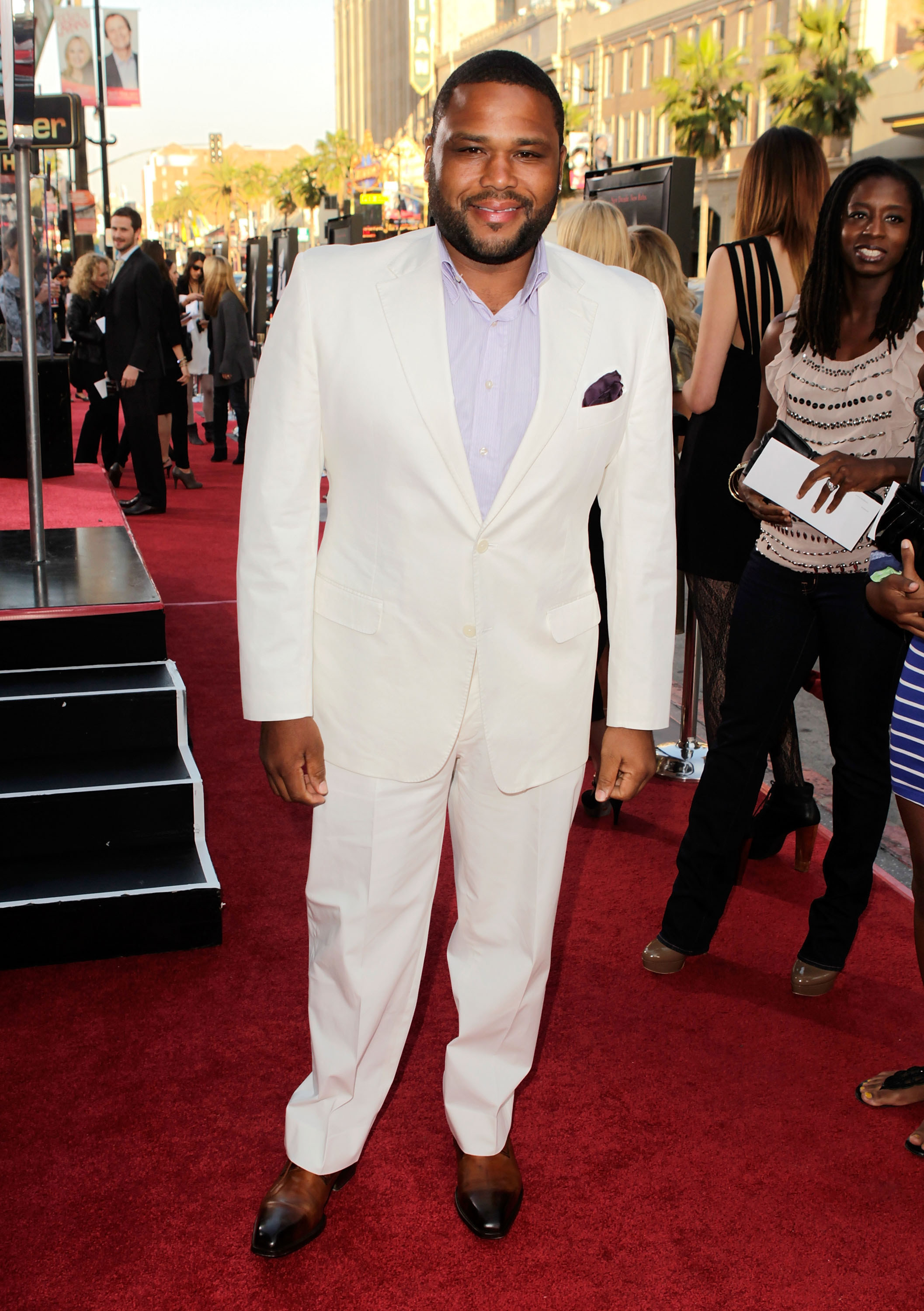 Anthony Anderson in a white suit and light blue collared shirt