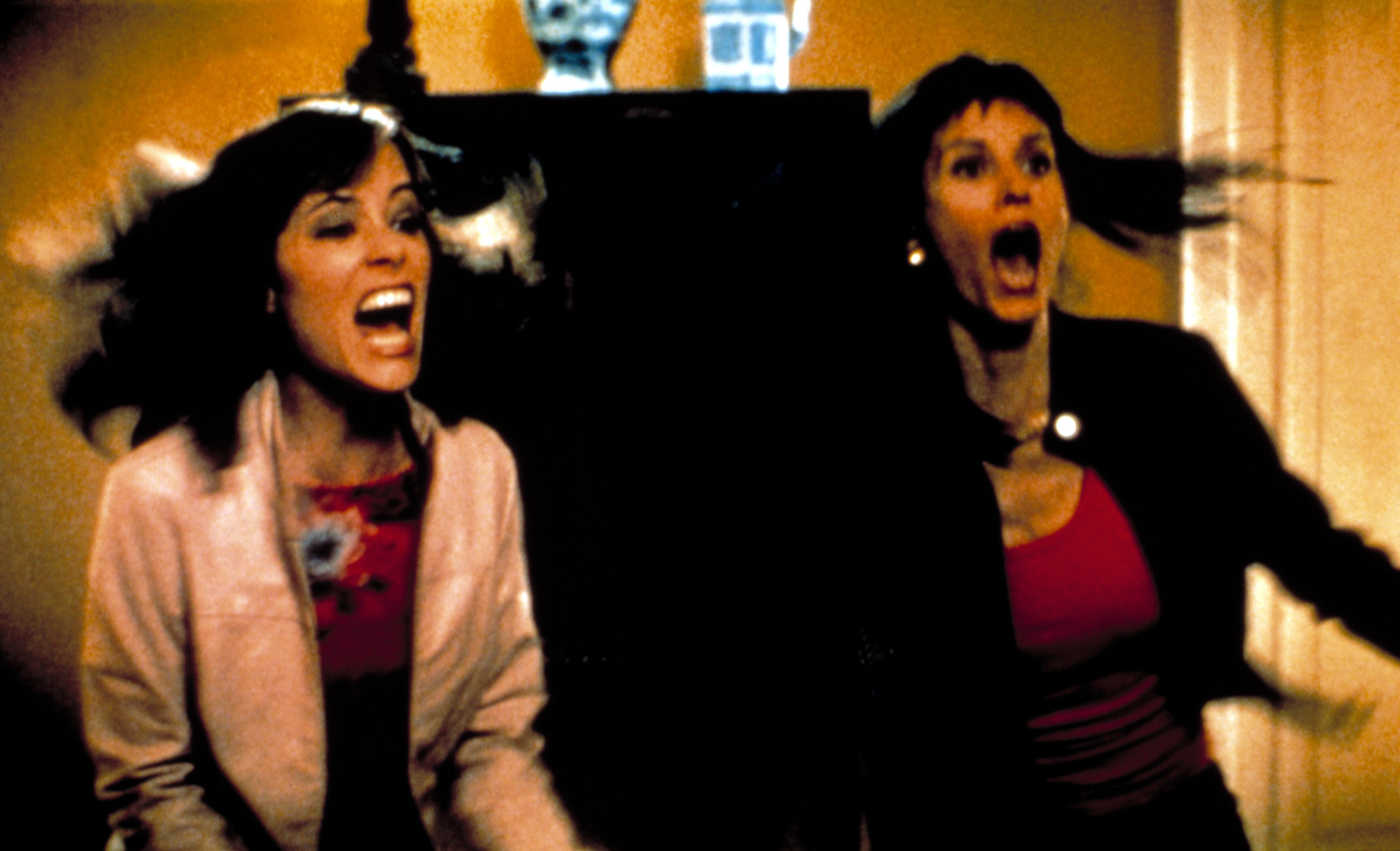 Parker Posey and Courteney Cox scream