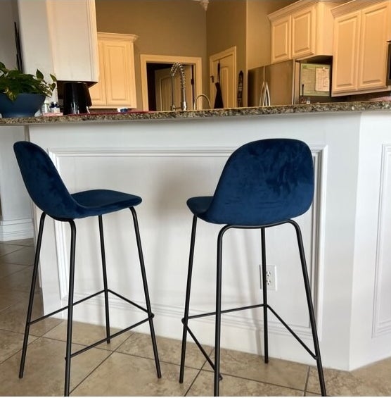 reviewer&#x27;s photo of navy bar stools at counter