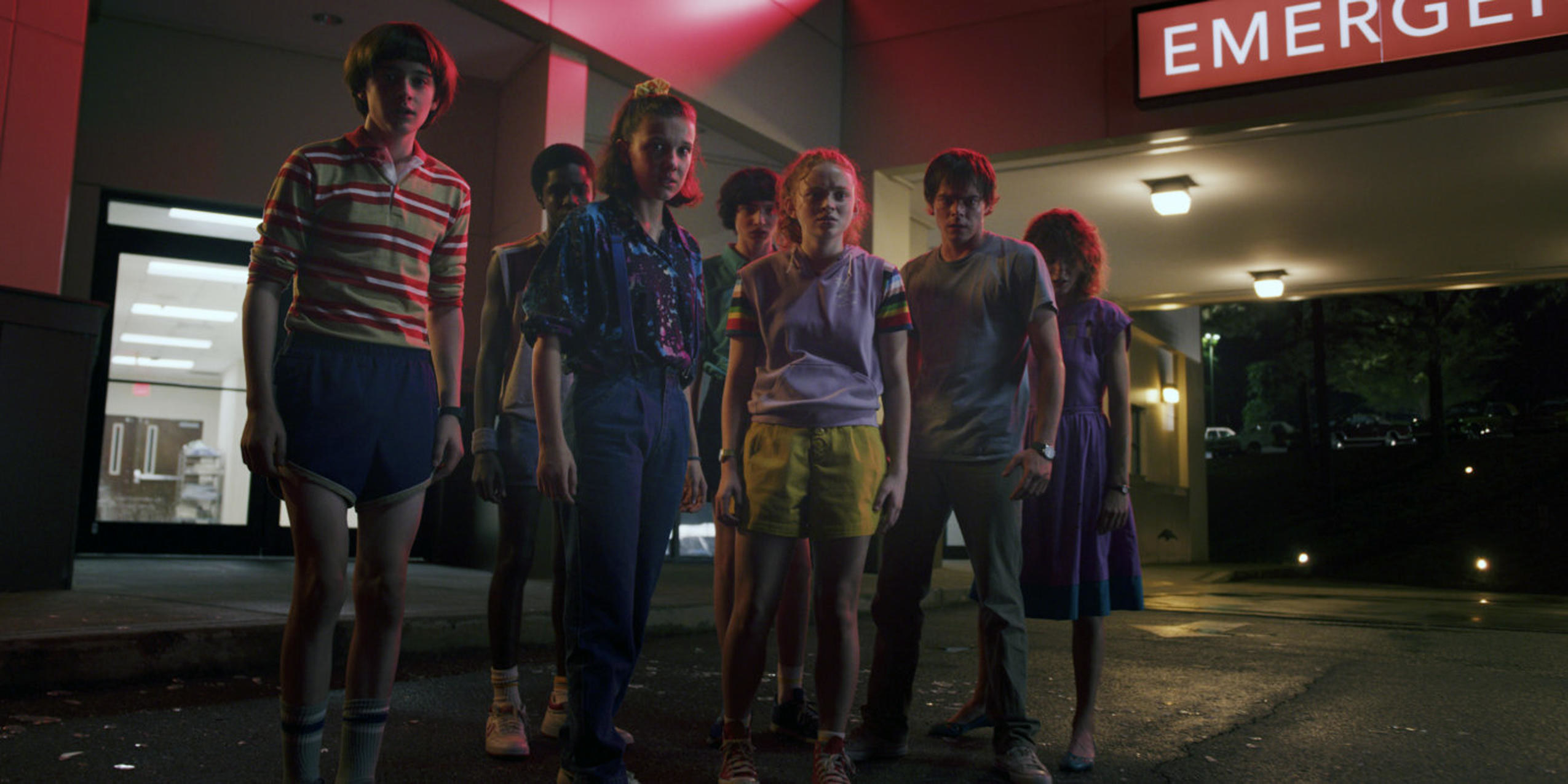 (l-R) Noah Schnapp, Caleb McLaughlin, Millie Bobby Brown, Finn Wolfhard, Sadie Sink, Charlie Heaton and Natalia Dyer in &quot;Stranger Things&quot;