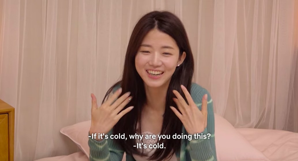 Ji-yeon fans her face while saying it&#x27;s cold, Yea-won asks why she&#x27;s doing that if she&#x27;s cold