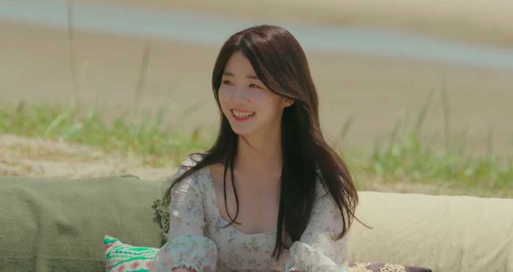 Shin Ji-yeon smiles wide, sitting at the firepit on the island