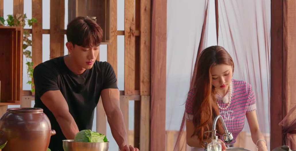 Hyeon-joong stands next to Ji-a while she washes rice