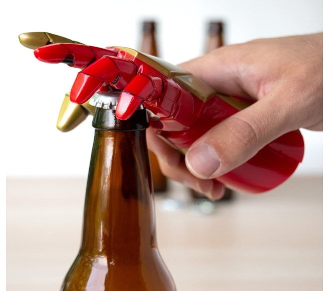 Destapador de botellas con forma de brazo de Iron Man