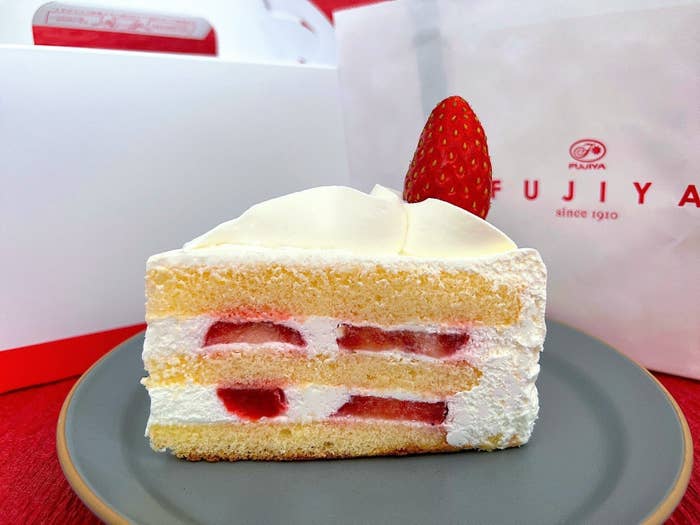 美味しすぎて毎日たべたい 不二家 シャトレーゼ スタバの いちごスイーツ ふわふわ口溶けに癒された