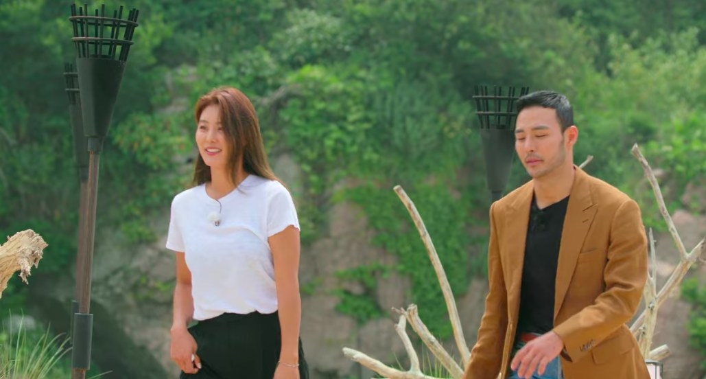 So-yeon and Jin-taek walk towards the dorms with a nervous smile