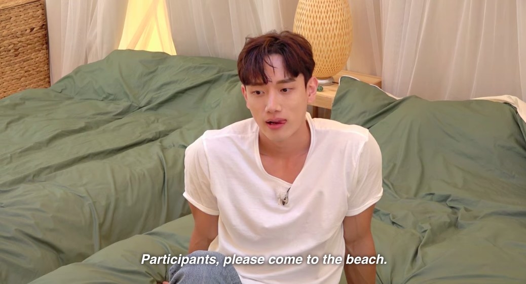 Hyeon-joong looks pensive again as the singles are summoned to the beach