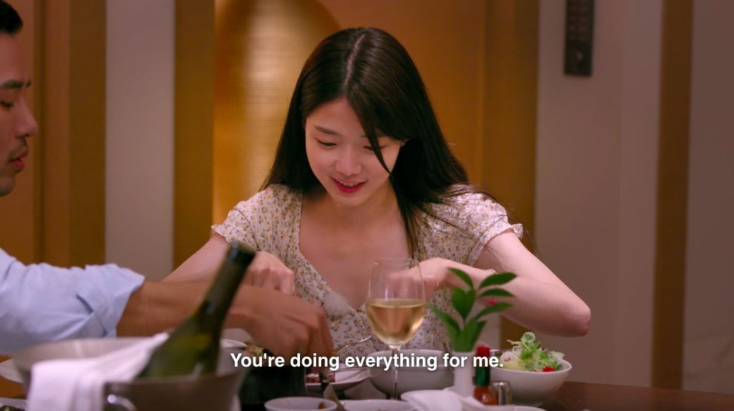 Jin-taek serves steak and sauce to Ji-yeon while she smiles and says &quot;You&#x27;re doing everything for me&quot;