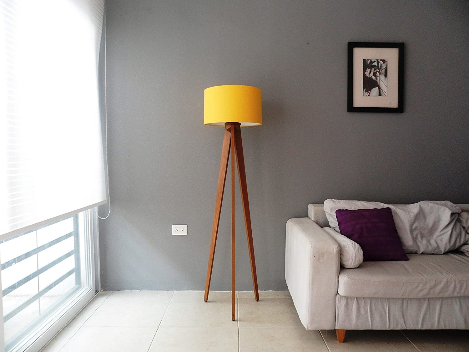 Lámpara de piso minimalista vintage nórdico de madera tono nogal