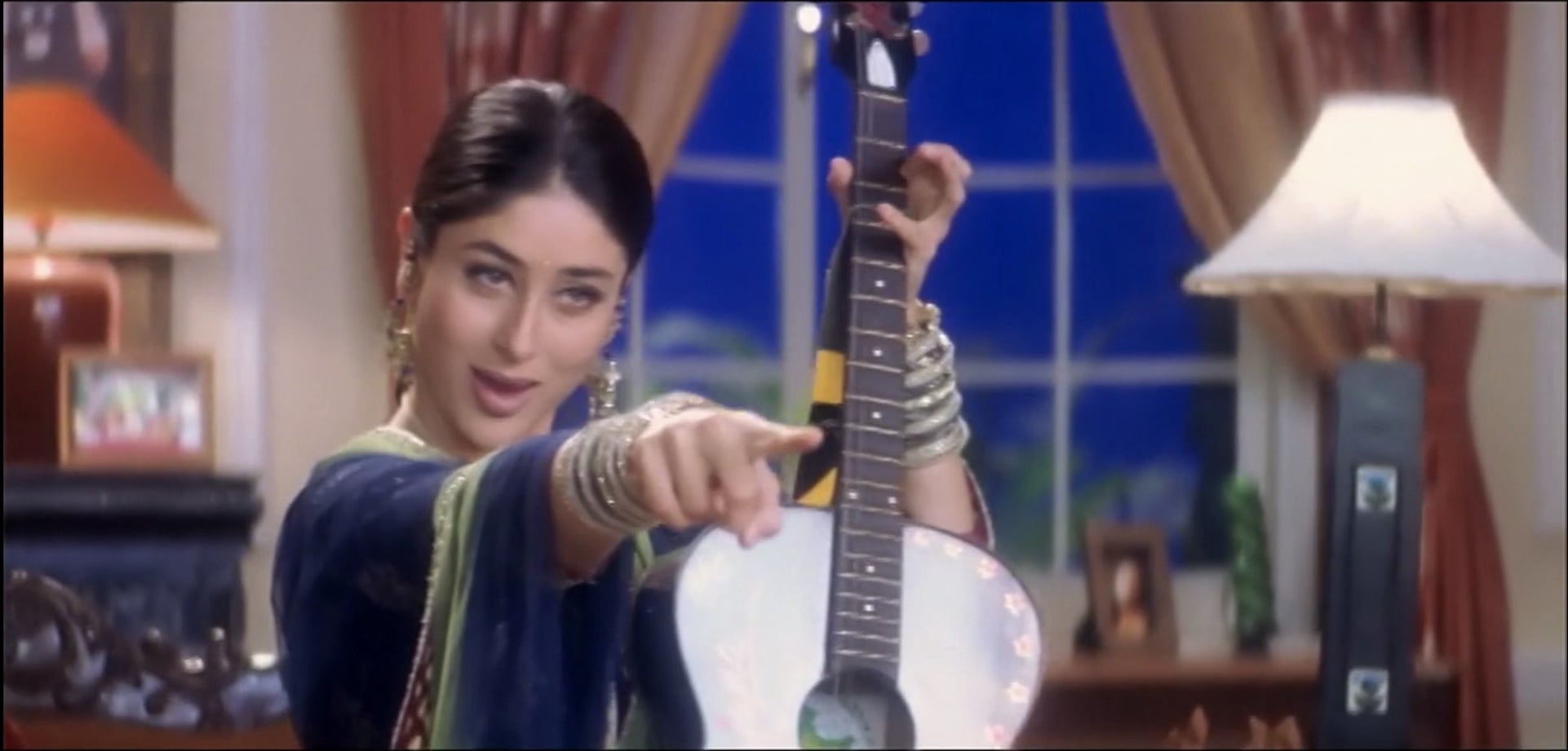 Kareena Kapoor playing guitar like a sitar