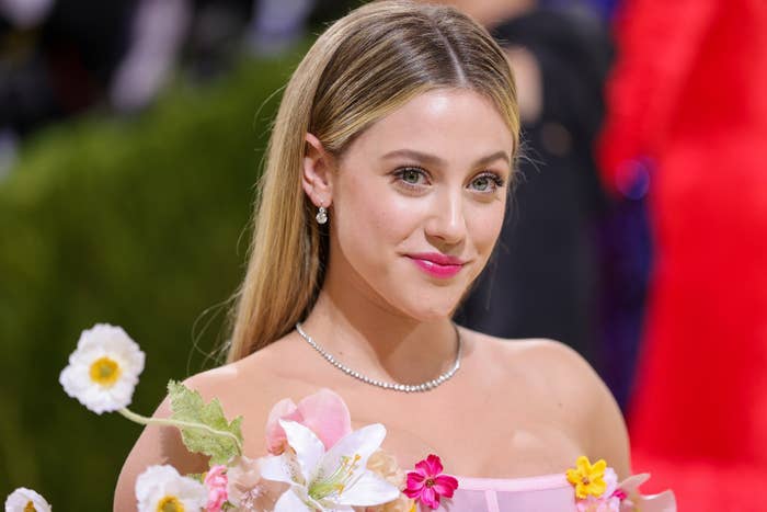 Lilli Reinhart in a flower dress on the red carpet