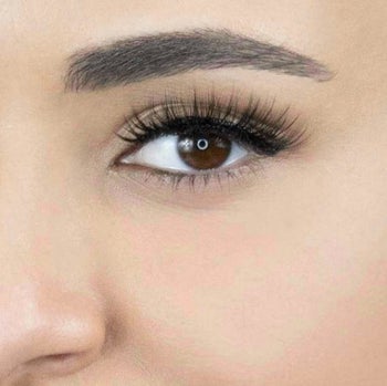 same reviewer showing close-up of applied lashes