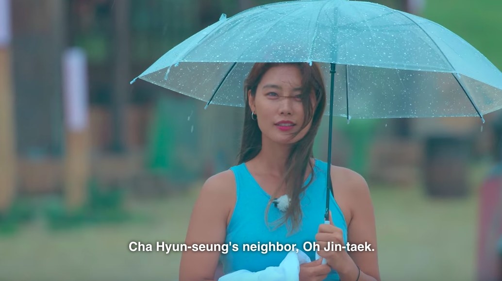 So-yeon holds an umbrella and says &quot;Cha Hyun-seung&#x27;s neighbor, Oh Jin-taek&quot;