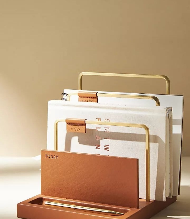 The desk filer