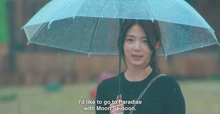 Ji-yeon holds an umbrella in the rain and says &quot;I&#x27;d like to go Paradise with Moon Se-hoon&quot;