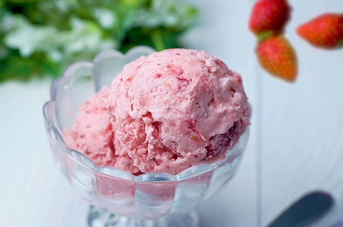 濃厚いちごアイス ただ混ぜるだけ 材料3つ 泡立てなし ミキサー不要 レシピ 作り方 Tasty
