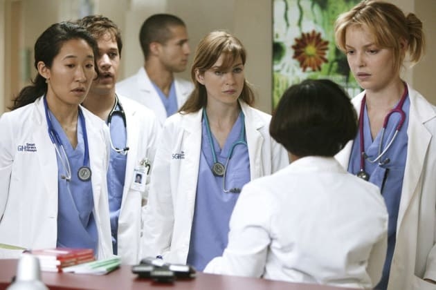 Cristina, George, Meredith, Izzie, and Bailey in the first episode of Grey&#x27;s Anatomy