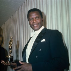 Sidney poses with his Oscar