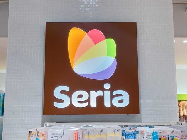 買ってから1年愛用してる セリアの コスメ収納ケース 収納とディスプレイが両立できちゃうの