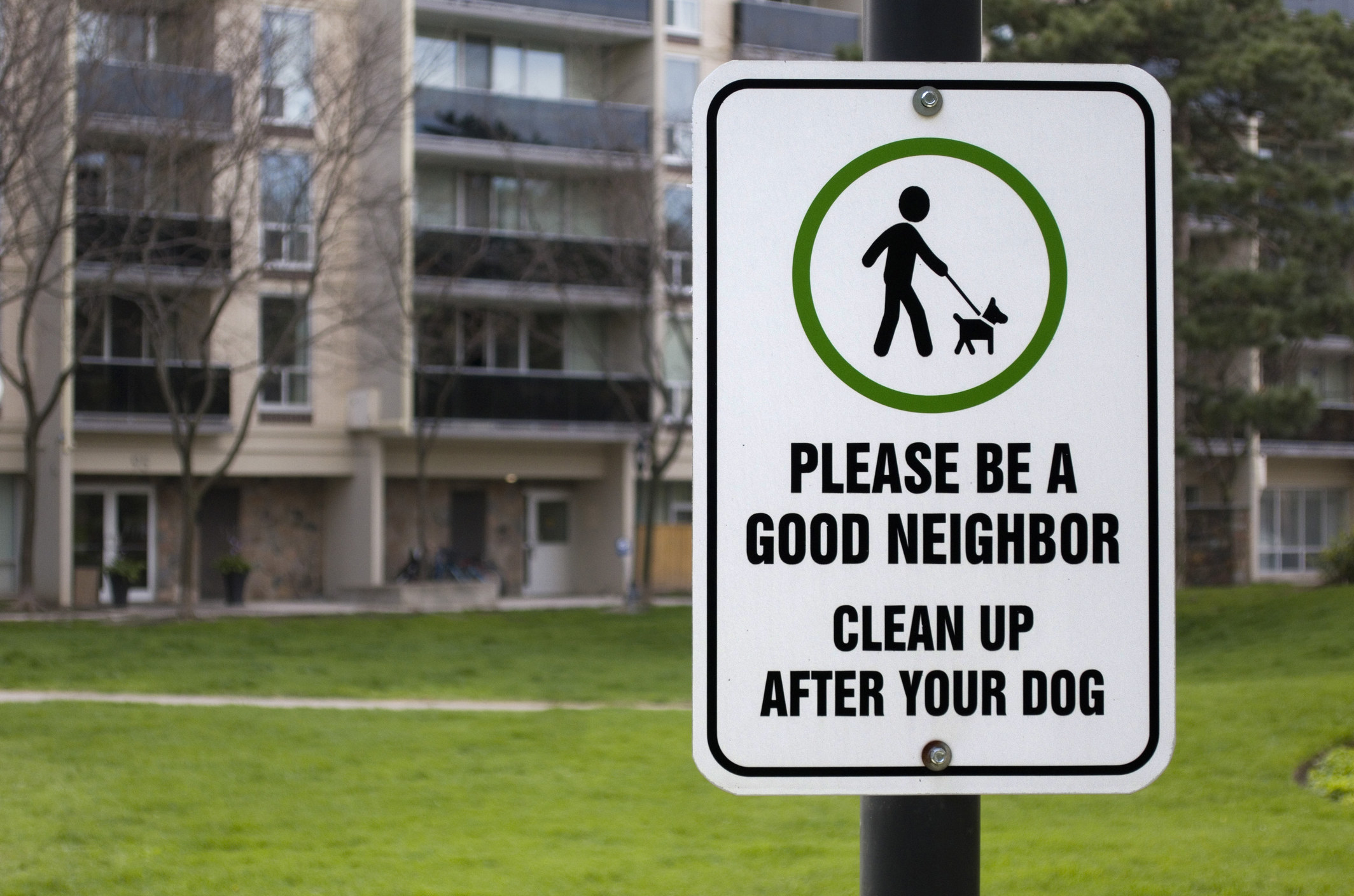 sign that says &quot;please be a good neighbor, clean up after your dog&quot;