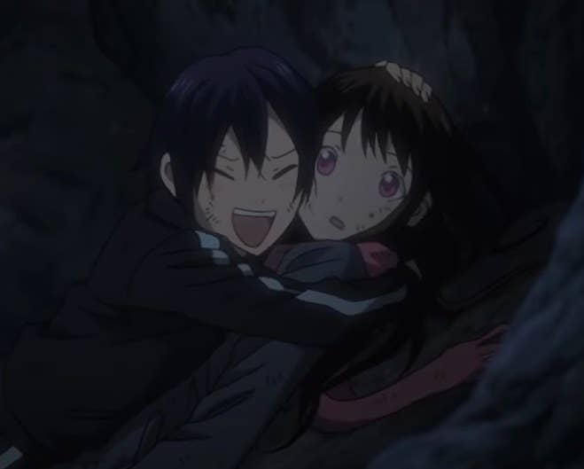 Yato hugging Hiyori excitedly after a battle