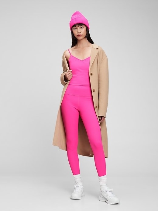 model wearing the fuchsia pink leggings and top