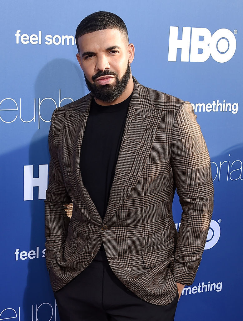 Drake in a suit on the red carpet