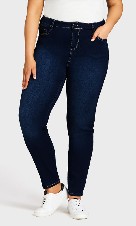 Model wearing dark blue butter denim skinny jeans