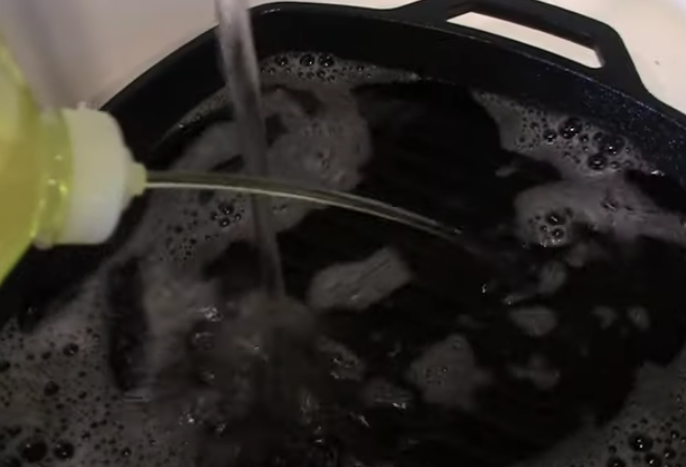 washing cast iron skillet with soapy water
