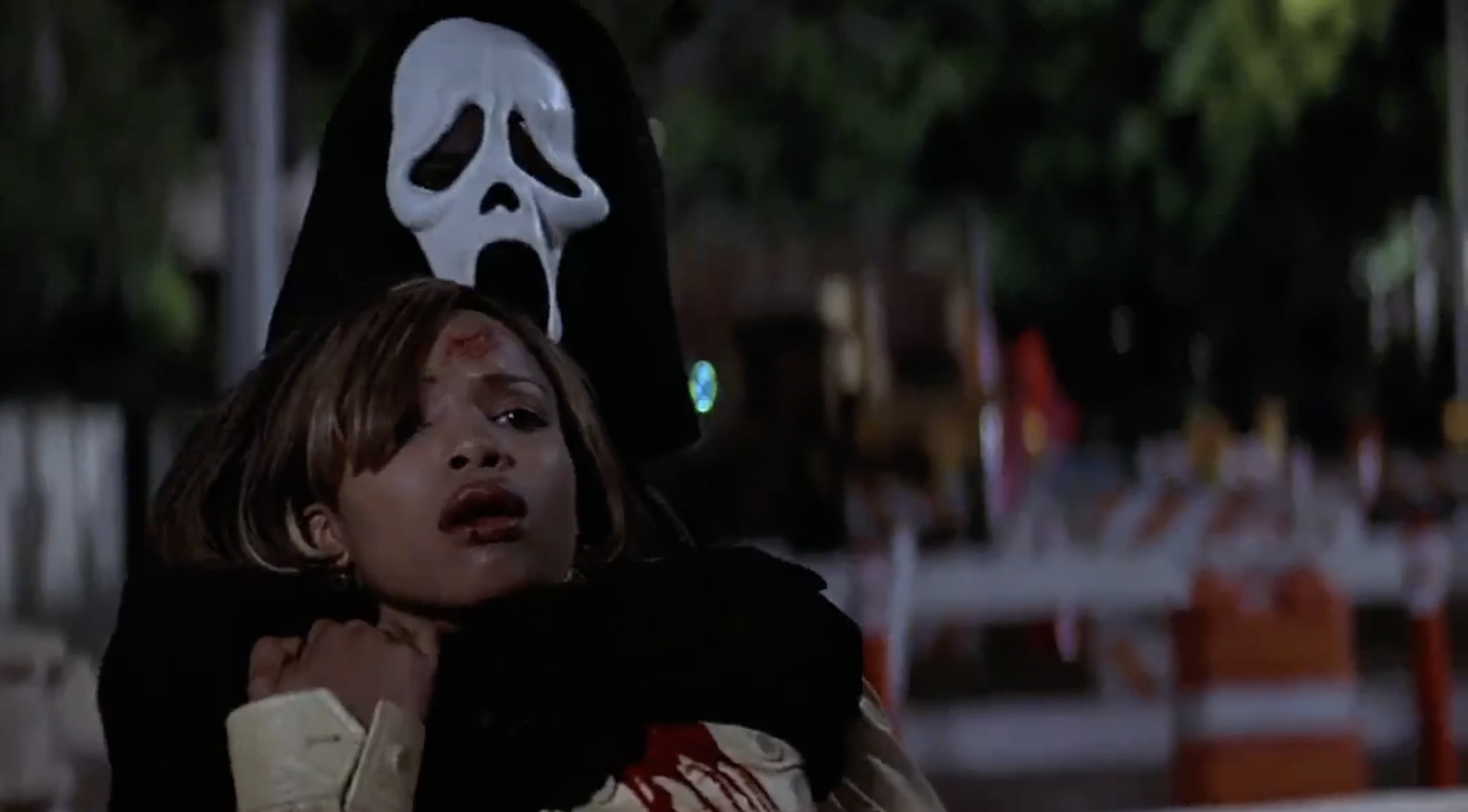 Elise Neal bleeds out in Ghostface&#x27;s arms
