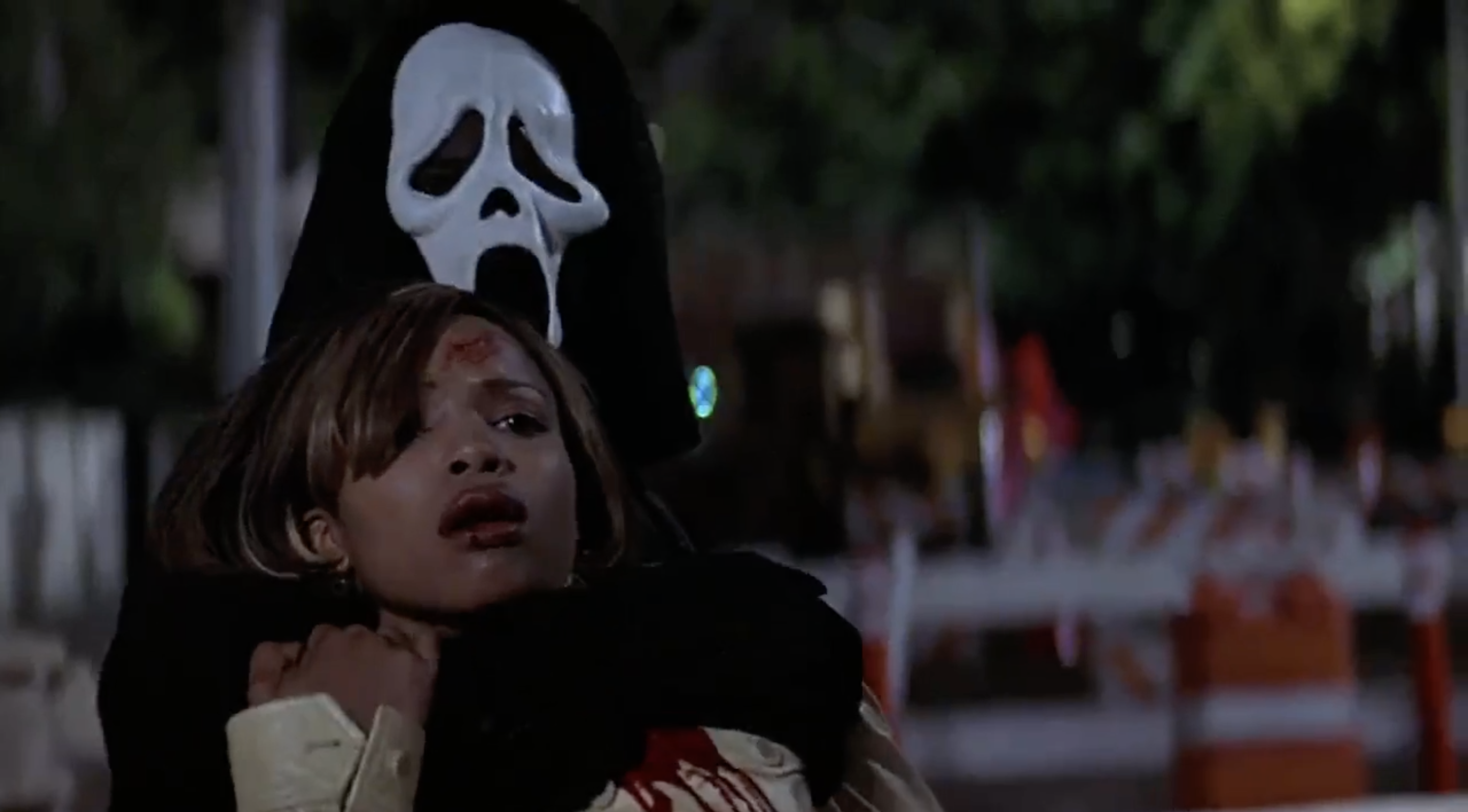 Elise Neal bleeds out in Ghostface&#x27;s arms