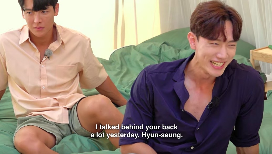 Hyeon-soong laughs and says &quot;I talked behind your back a lot yesterday, Hyun-seung&quot;