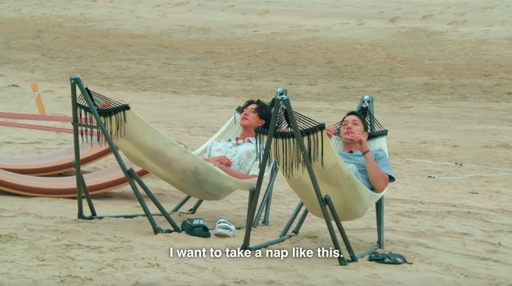 Hyun-seung and Se-hoon lay in the hammocks and say &quot;I want to take a nap like this&quot;