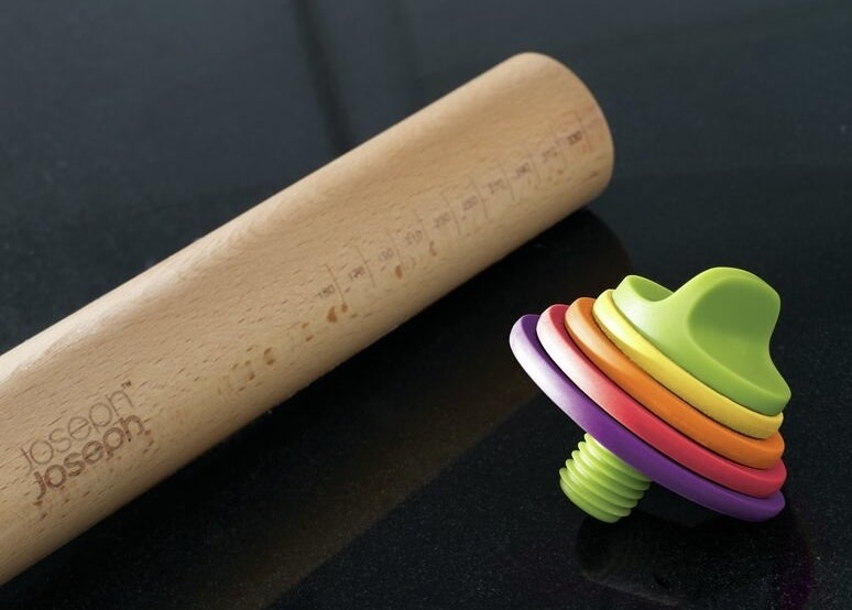 An image of a adjustable rolling pin with removable rings
