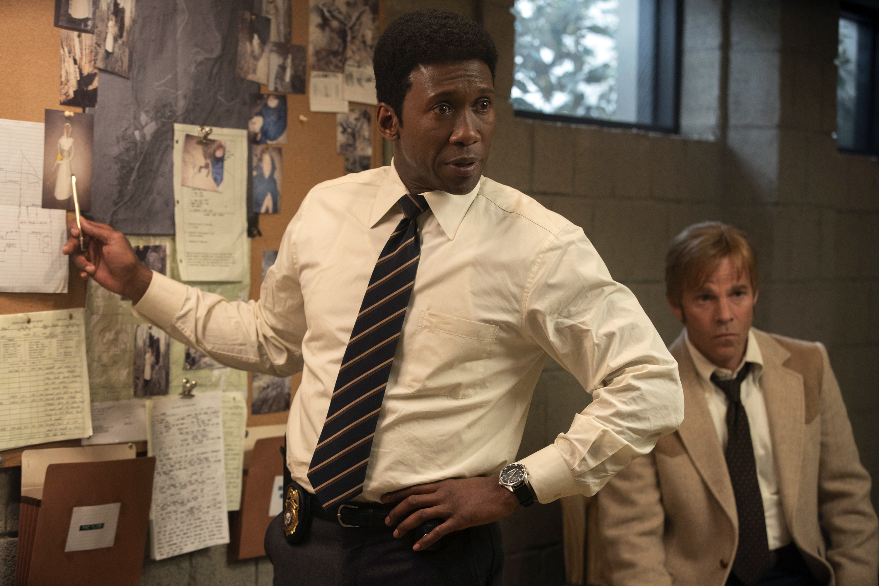 Mahershala Ali as detective Wayne Hays and Stephen Dorff as his partner Roland West piecing together evidence in a police office in &quot;True Detective&quot;