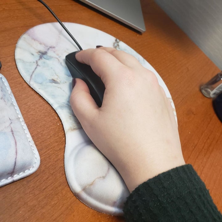 reviewer using marble printed mouse pad